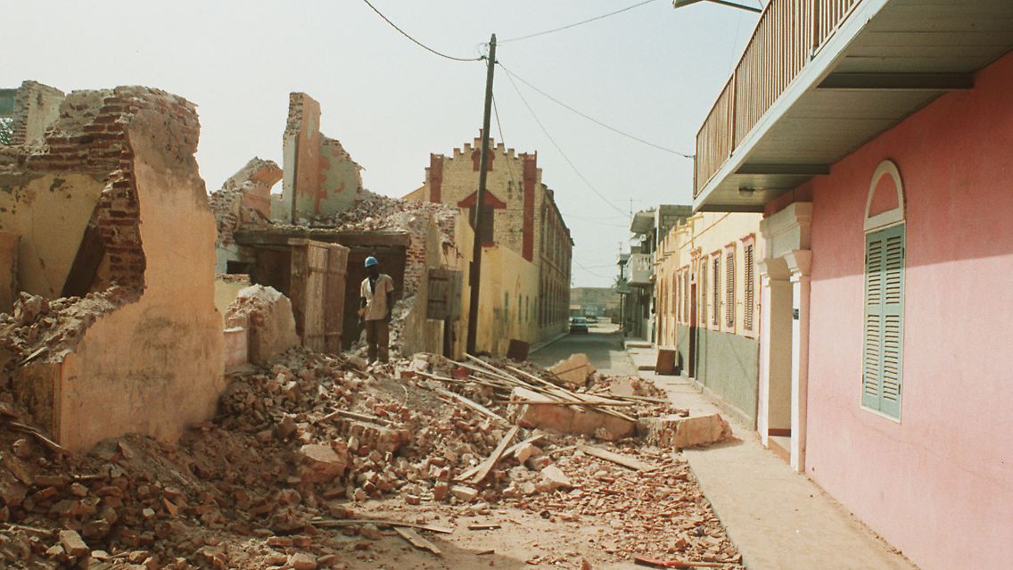 Die Straßen von St. Louis zeigen eine Mischung aus restaurierter Kolonialpracht, Aufbau und Verfall.