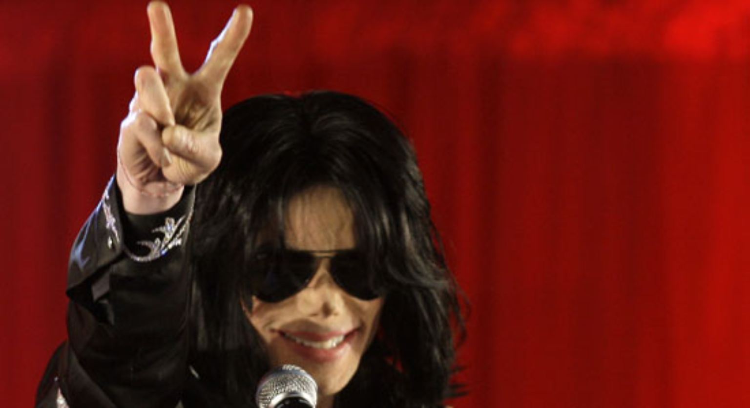 Der einstige "King of Pop" will noch mal auf den Thron: Als Michael Jackson hinter dem roten Vorhang in der Londoner O2 Arena hervorkam, die Bühne betrat und die Finger zum Victory-Zeichen in die Luft streckte, ...