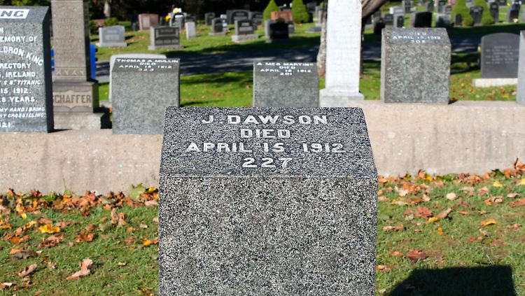Die Liebesgeschichte im "Titanic"-Film um den fiktiven Jack Dawson und Rose berührt. Das Grab des echten J. Dawson auf dem "Fairview Lawn"- Friedhof in Halifax, auf dem viele "Titanic"-Opfer begraben sind, ist daher gut besucht.