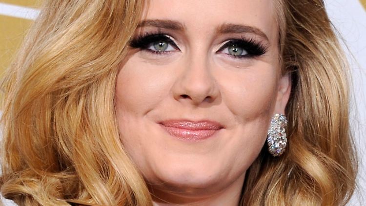 Die 23 Jahre alte Adele dachte vor Kurzem noch über eine längere Schaffenspause nach. Jetzt will sie noch in diesem Jahr neue Songs veröffentlichen.