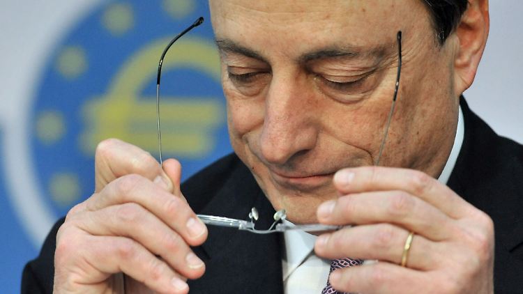 EZB-Chef Draghi: risiken bleiben.
