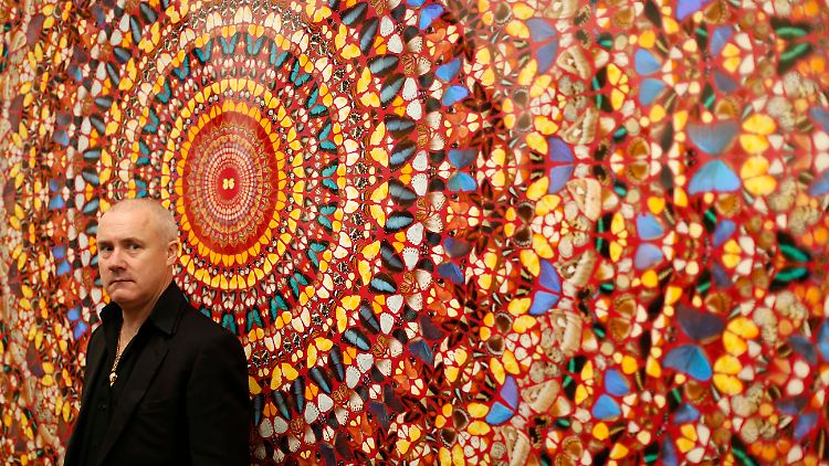 Damien Hirst bei seiner Schau im Tate Modern vor ""I Am Become Death, Shatterer of Worlds".
