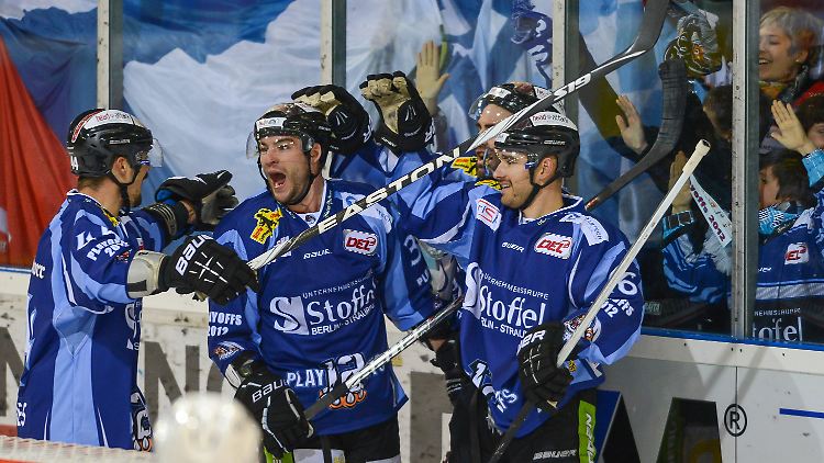 Der Halbfinaleinzug der Straubing Tigers euphorisiert die gesamte Stadt.