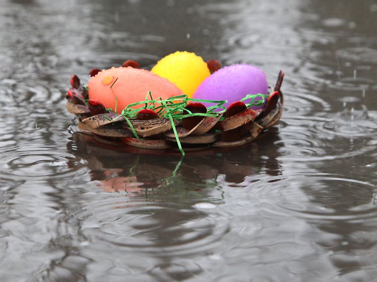Vielerorts fällt die Eiersuche ins Wasser, teilweise muss sie sogar im Schnee stattfinden.
