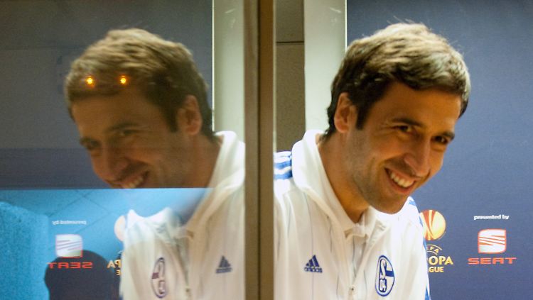 Geht er, bleibt er? Altstar Raúl lässt den FC Schalke weiter zappeln.