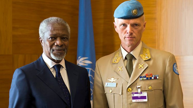 Der Syrien-Sondergesandte Kofi Annan mit dem Leiter des gerade in Damaskus eingetroffenen Vorausteams der Vereinten Nationen.