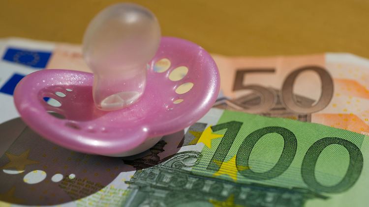Wer mit dem Nachwuchs zuhause bleibt, soll nach dem Willen der Union bis zu 150 Euro im Monat bekommen.