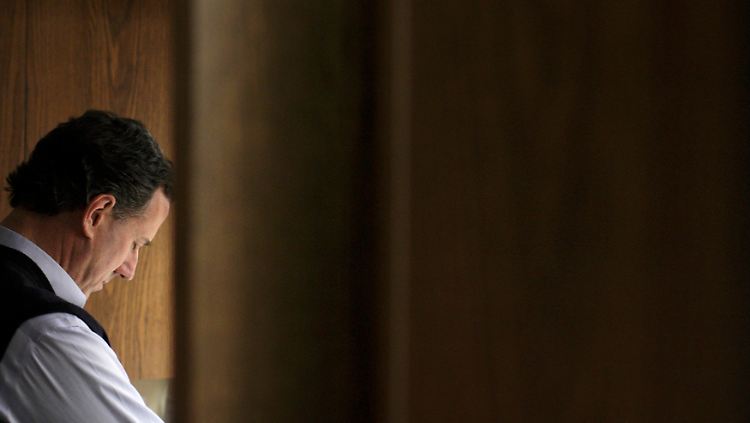 Rick Santorum betet vor einem Wahlkampfauftritt.