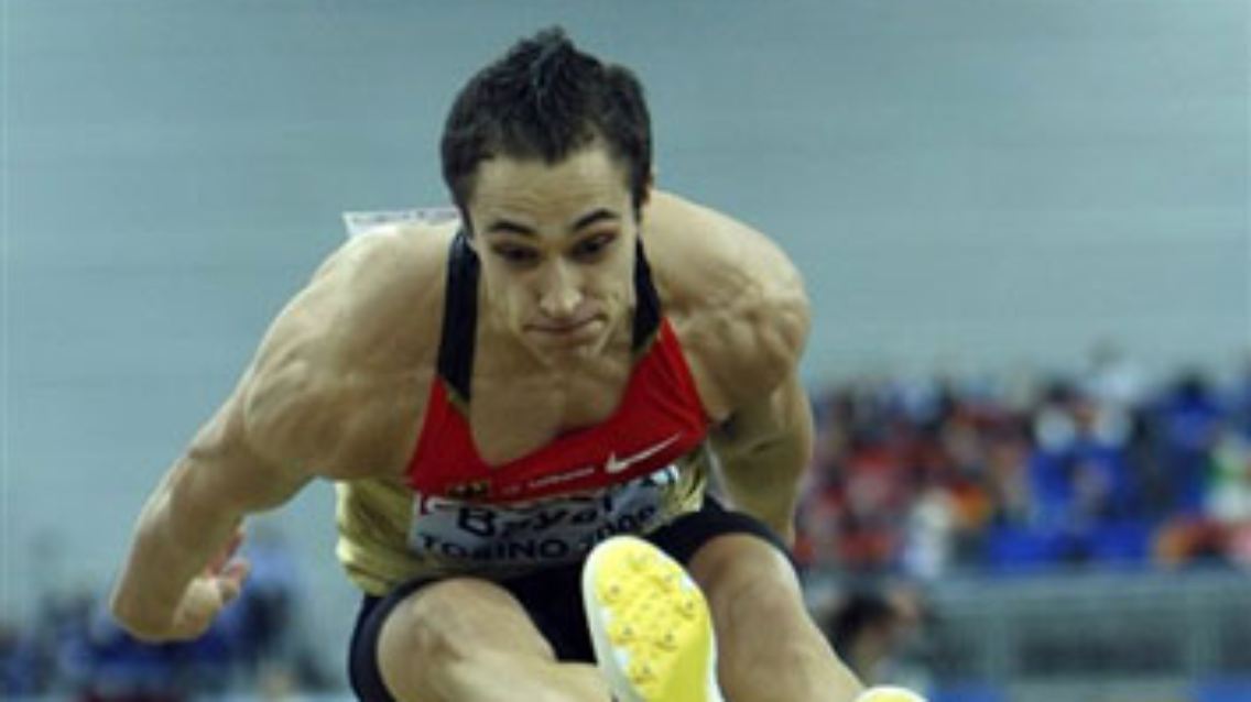 Als der weiteste Sprung eines Deutschen in der Leichtathletik-Geschichte amtlich war, &#133;