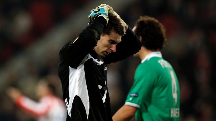 Ron-Robert Zieler kassierte gegen Atletico Madrid wie im Hinspiel zwei Tore - und seine Mitspieler trafen wie in Madrid nur einmal. Heißt: Hannover steht nicht im Halbfinale.