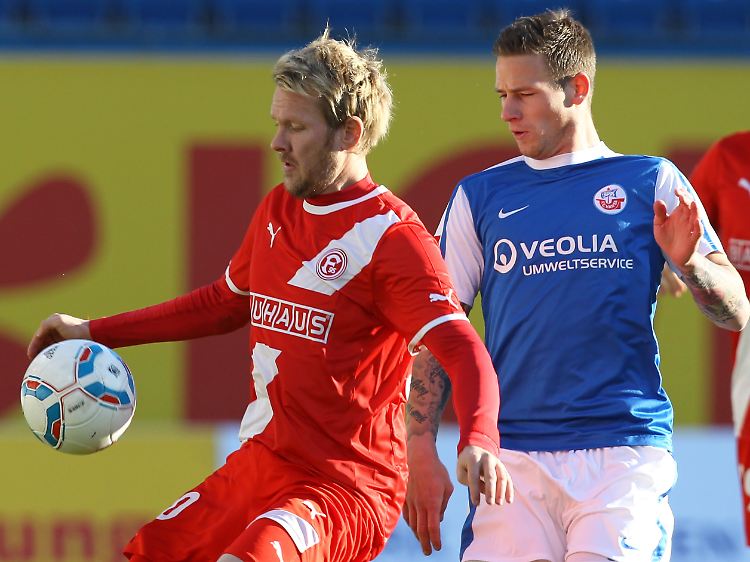 Routinier Sascha Rösler und seine Fortuna kassierten in Rostock einen bitteren Rückschlag im Aufstiegskampf.