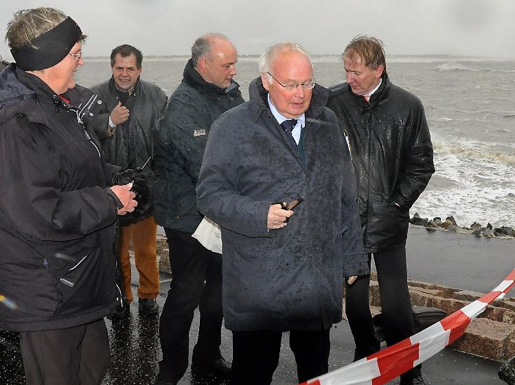 Sander bei der offiziellen Einweihung des neugestalteten Westkopfs der ostfriesischen Insel Baltrum.