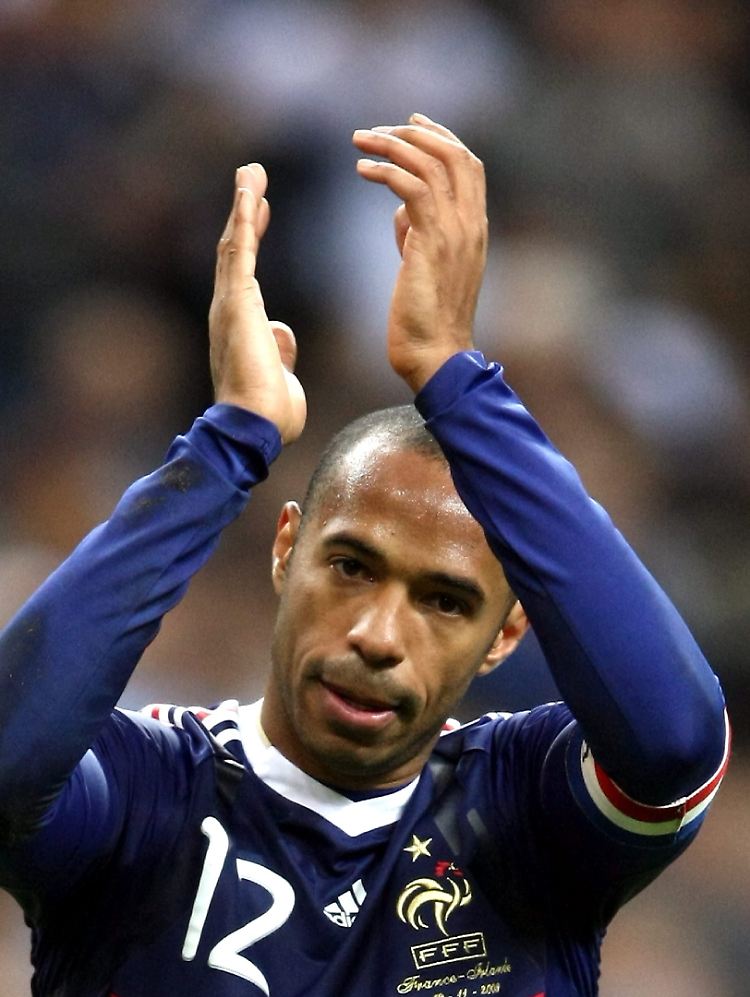 Thierry Henry ließ sich nach dem Spiel trotz Schummelei feiern.
