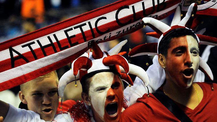 Unerreicht erfolgreich: Die Fans von Athletic Bilbao durften gegen den FC Schalke den Einzugs ins Halbfinale der Europa League feiern. Dort sind sie unter Spaniern.