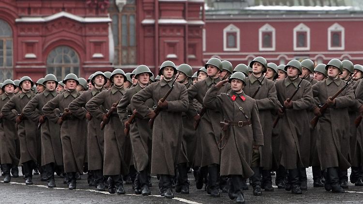 Historische Militärparade in Moskau.