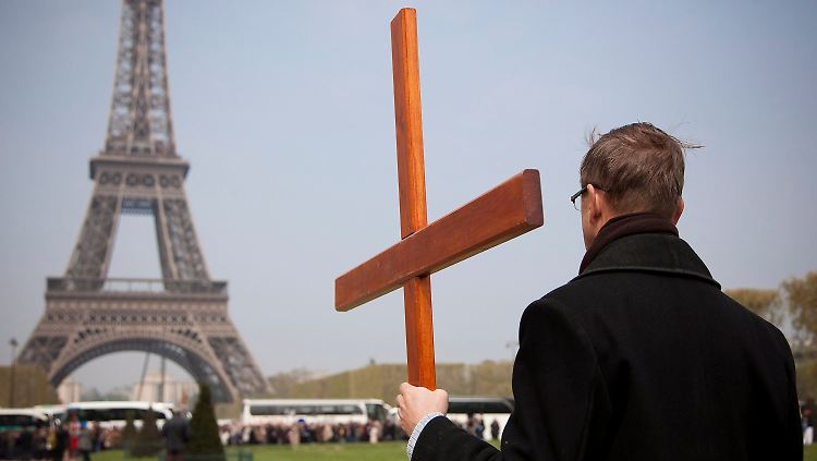 Alle Taten geschahen im Großraum Paris.