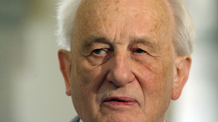 Hochhuth kennt sich gut aus mit Skandalen. Sein Roman "Der Stellvertreter" sorgte in den 1960ern auch für aufgeregte Debatten.