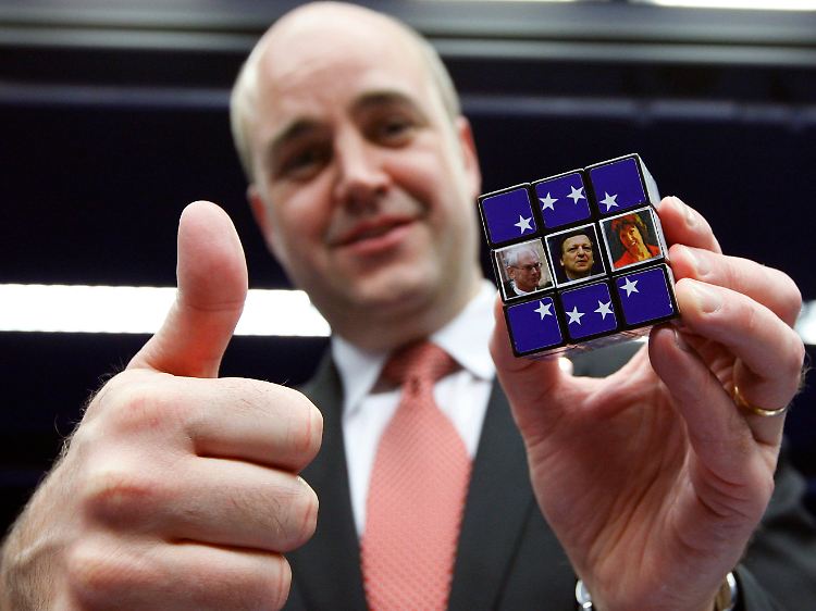 Schwedens Ratspräsident Reinfeldt präsentierte zufrieden die Einigung der 27 Staaten.