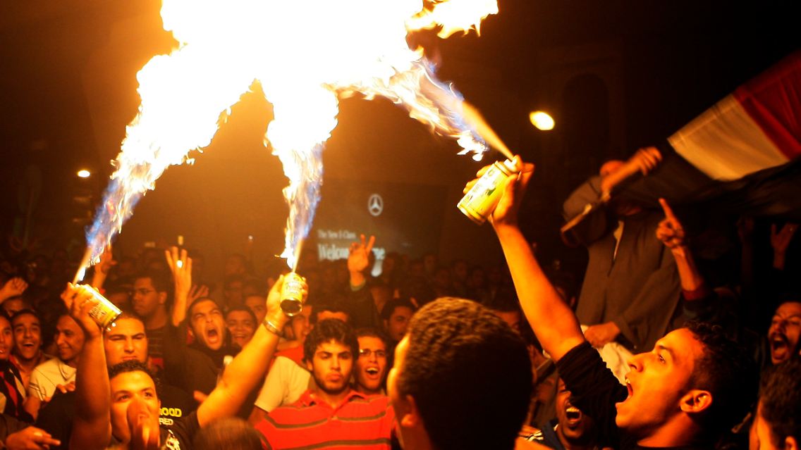 Außer sich: Die Fans wollten sich nicht mit der Niederlage abfinden.