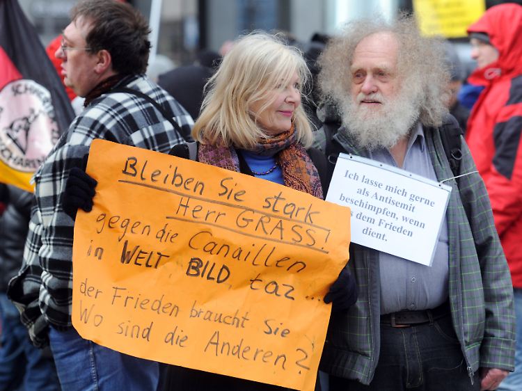 Die Botschaften der Friedensbewegung waren klar - obwohl sich nur wenige Aktivisten an den Märschen beteiligten.