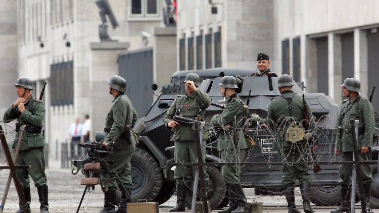 Dreharbeiten für "Operation Walküre" vor dem Finanzministerium, dem ehemaligen Reichsluftfahrministerium.