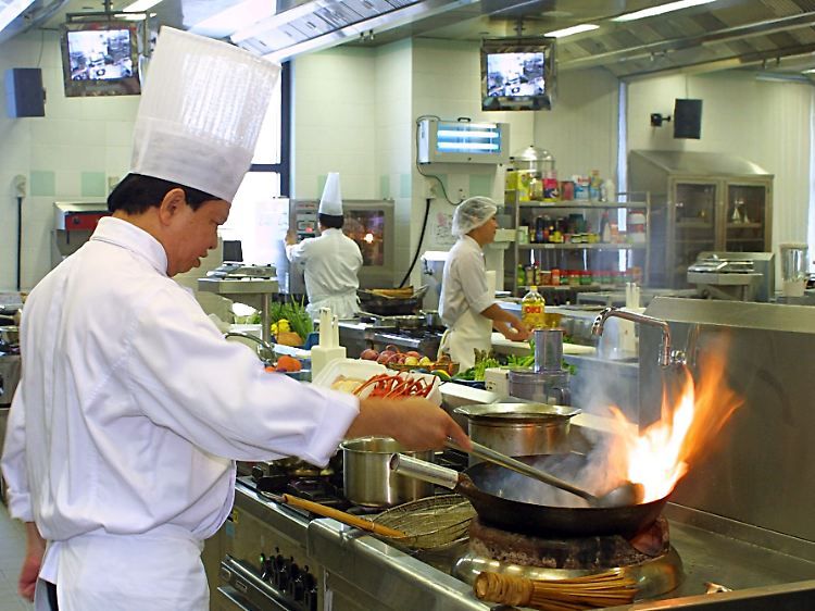 Viele Töpfe auf dem Feuer: Bei erfahrenen Köchen geht selten etwas schief.