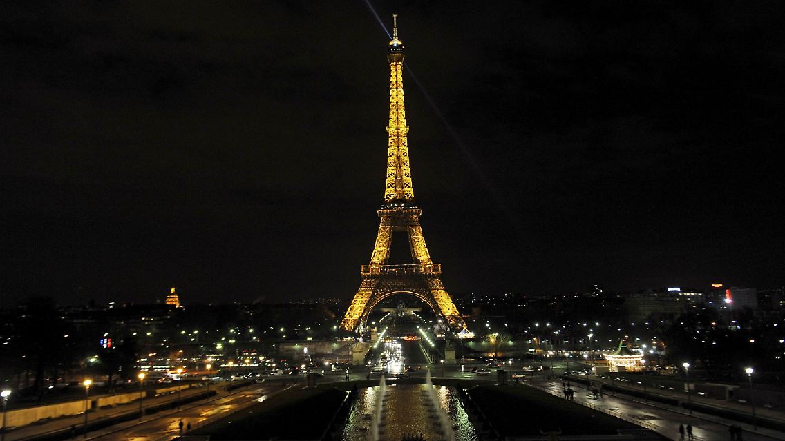 Der Eiffeltum bei Nacht: Geht Paris zu früh schlafen?