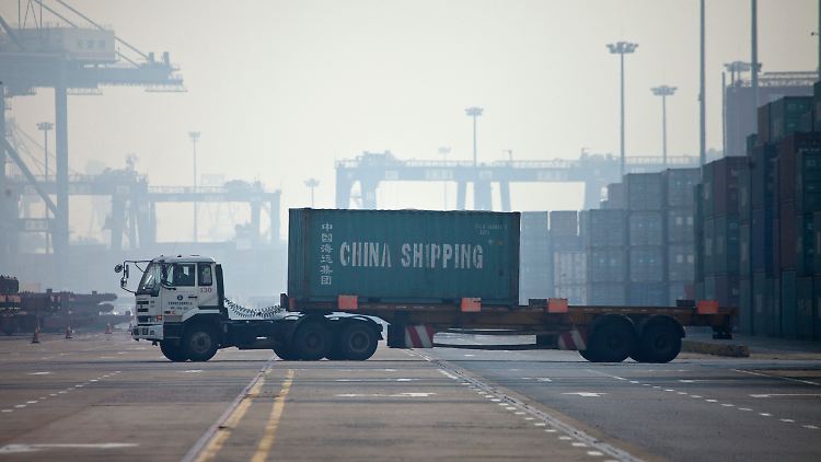 Chinas Exporte und Importe wachsen langsamer.