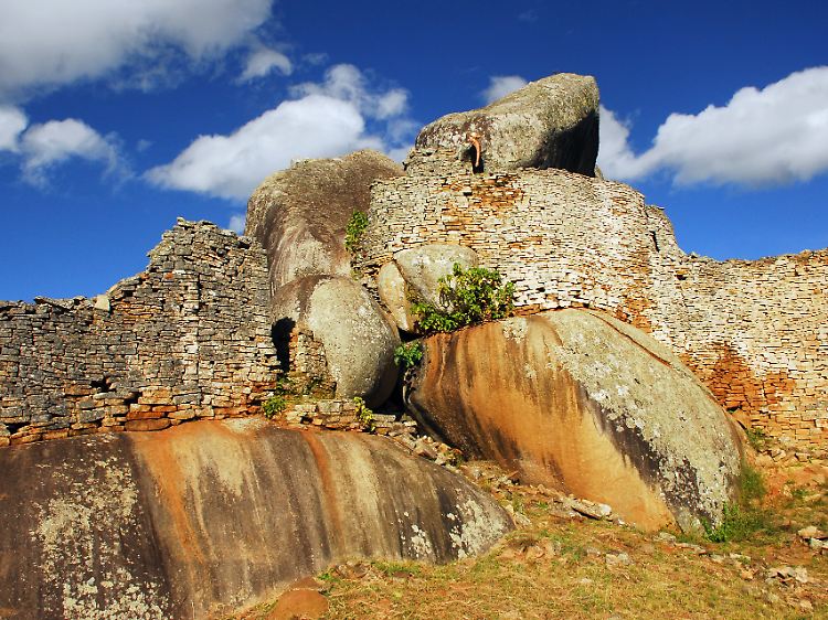 Die Ruinen der ehemaligen Königsstadt Groß-Simbabwe wirken im Nachmittagslicht fast mediterran. Was heute Unesco-Weltnaturerbe ist, war vor mehr als 500 Jahren die Hauptstadt des Mutapa-Reichs.