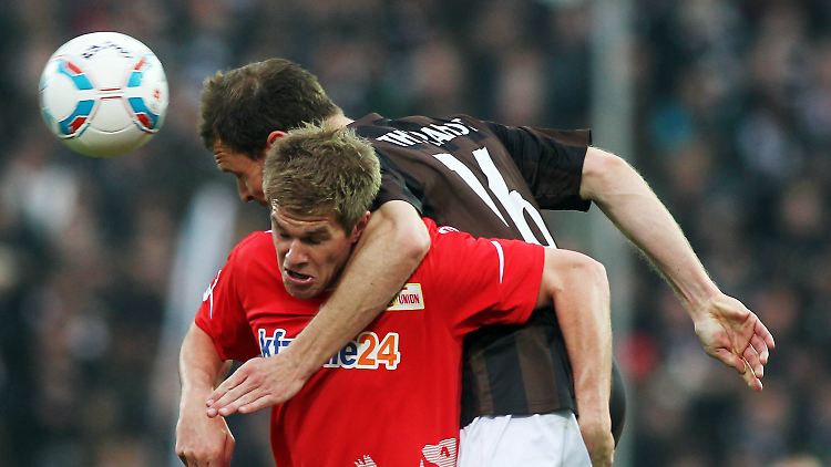 In letzter Sekunde kam der FC St. Pauli zum Sieg gegen Union Berlin und blieb damit am Zweitligadritten Fortuna Düsseldorf dran.