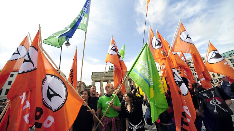 Die Piraten bedrängen die Grünen. In Umfragen liegen sie schon vorn.