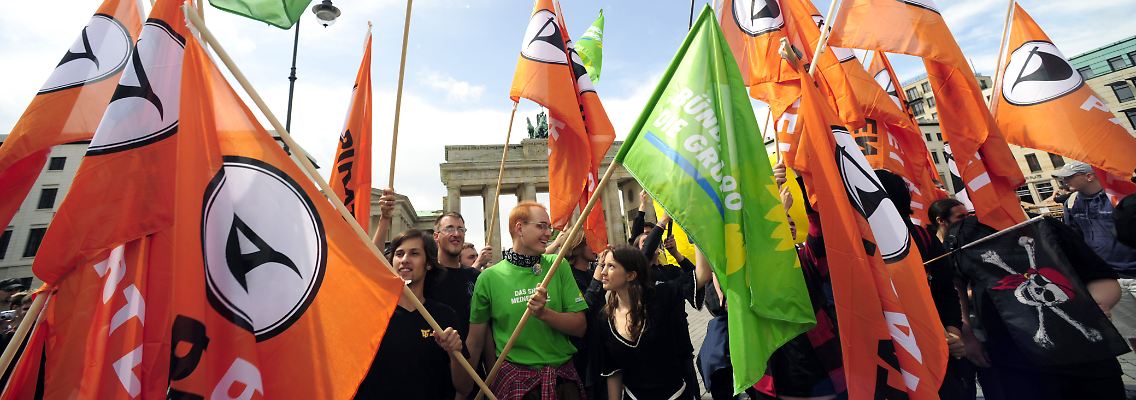 Die Piraten bedrängen die Grünen. In Umfragen liegen sie schon vorn.