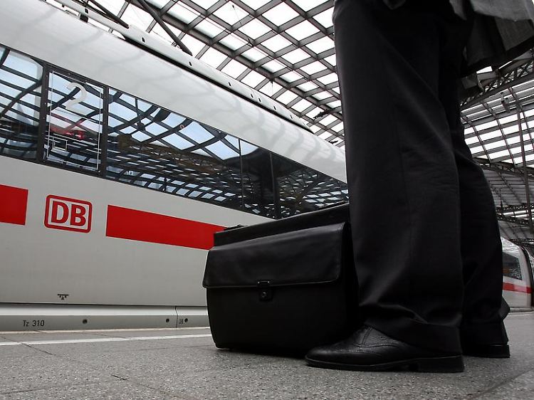 Die Deutsche Bahn will ihren Service in den Zügen verbessern.
