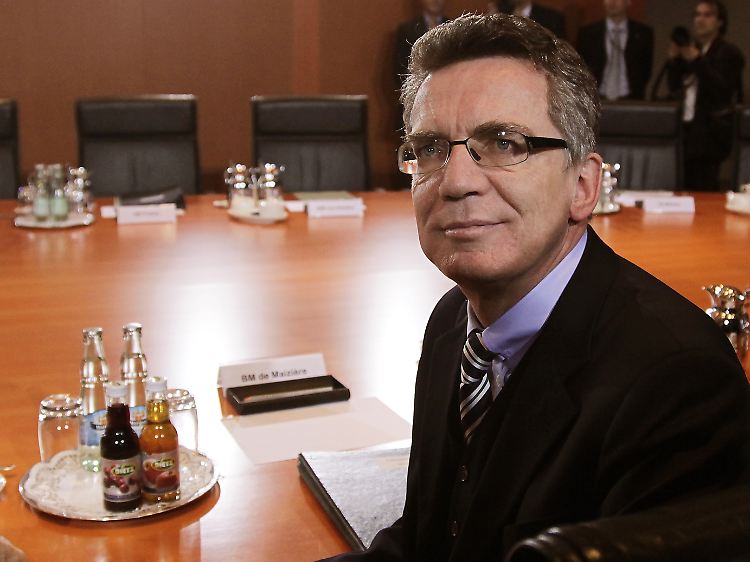 Thomas de Maiziere kümmert sich um alles, "was unser Land im Innersten zusammenhält".