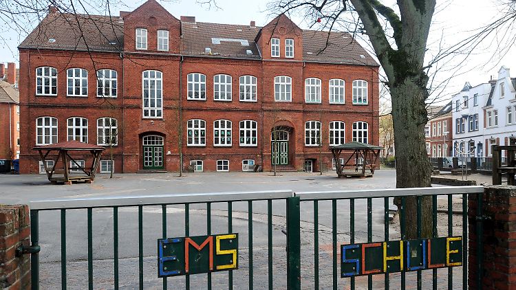 An diesem Donnerstag beginnt in Emden die Schule nach den Osterferien wieder. Lena war am ersten Ferientag vor zweieinhalb Wochen ermordet worden.
