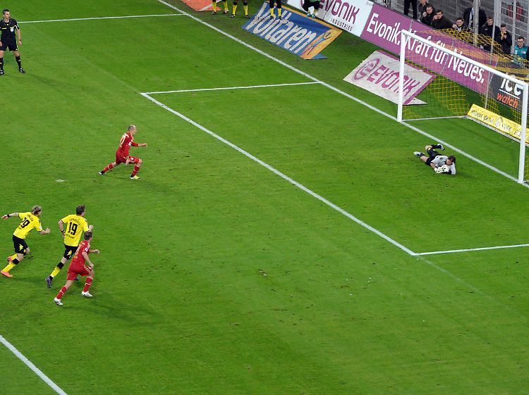 Nicht drin: Erst hob Arjen Robben vor Lewandowskis Tor das Abseits auf, dann verschoss er einen Foulelfmeter.