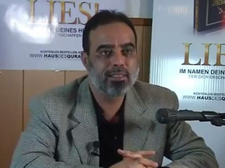 Mit der Aktion "Lies!" will Ibrahim Ab Nagie die Deutschen vom Islam überzeugen.