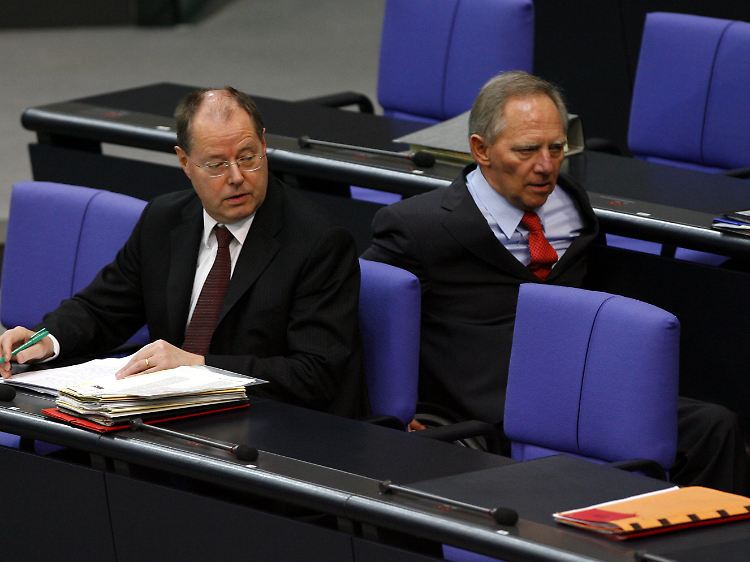 Sie kennen das Dilemma: Der alte und der neue Finanzminister, Steinbrück und Schäuble.