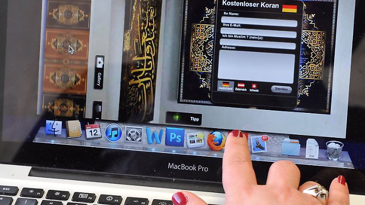 Der Koran in der Übersetzung der Salafisten kann auch über das Internet bestellt werden.