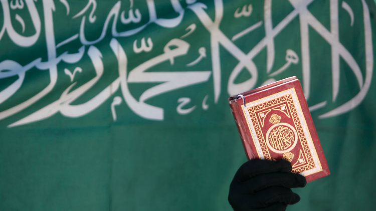 Im arabischen Original ist der Koran überall auf der Welt gleich. Übertragungen bieten die Möglichkeit, Akzente zu setzen.
