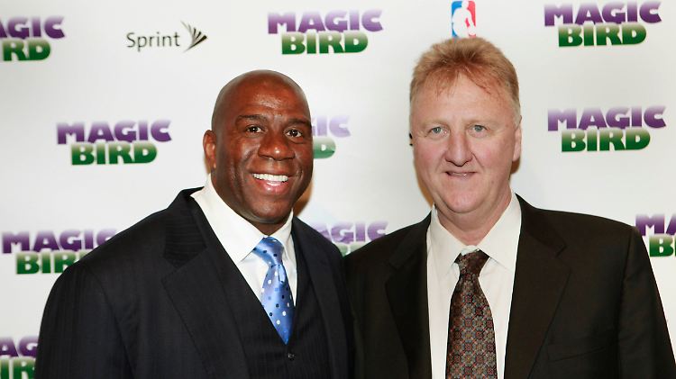 Aus den sportlichen Rivalen "Magic" Johnson und Larry Bird sind längst enge Freunde geworden.