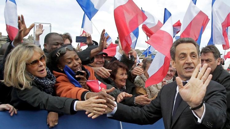 Nicolas Sarkozy genießt das Bad in der Menge.