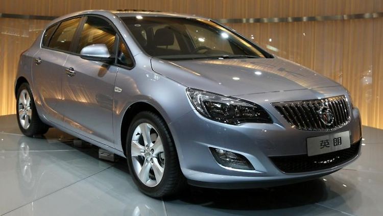Nur die Form stammt vom Opel Astra: Der Buick Exelle bekommt ein eigenständiges Interieur und andere Motoren.
