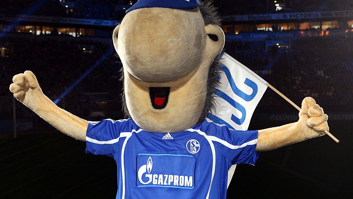 Schalke-Maskottchen "Erwin" trägt weiterhin "Gazprom" auf der Brust.