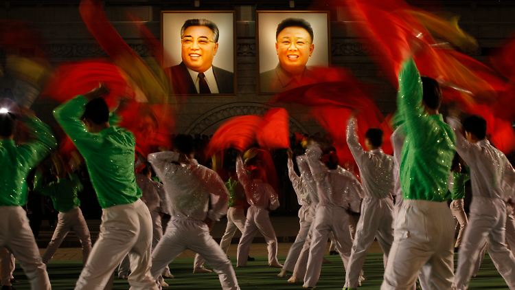 Zum Geburtstag von Kim Il Sun ist auch dessen Sohn Kim Jong Il geehrt worden.