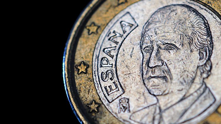 König Juan Carlos liegt im Krankenhaus. Die finanzielle Situation Spaniens könnte auch besser sein.