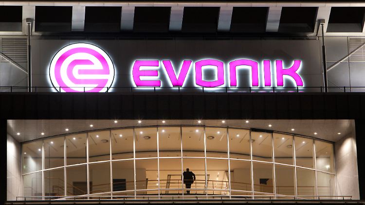 Wegen Schmiergeldzahlungen zieht sich Evonik aus einem Joint Venture in China zurück.