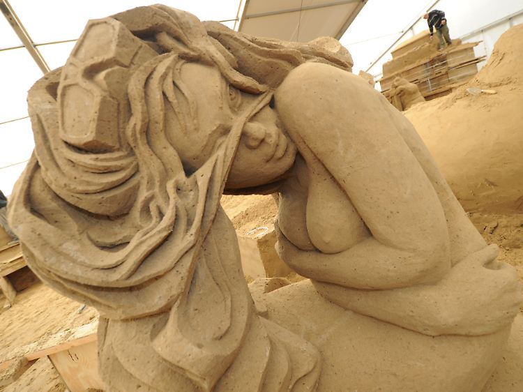Auch das Märchen "Die kleine Meerjungfrau" findet man beim Sandskulpturenfestival in Binz.
