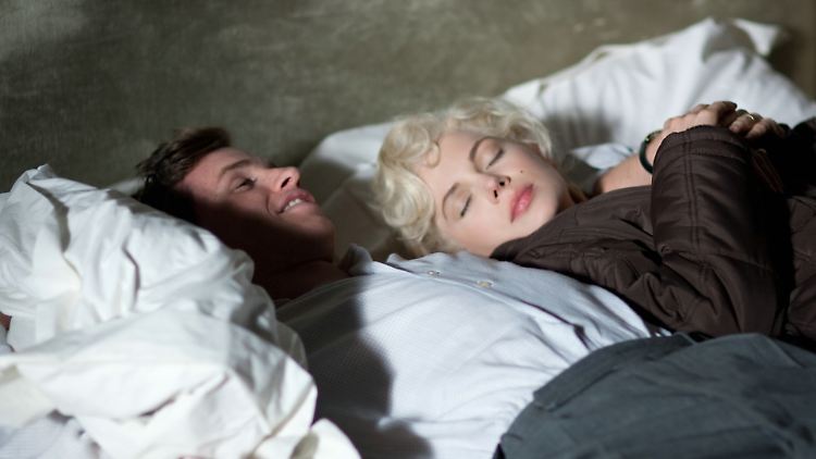 Colin Clark und Marilyn Monroe kommen sich näher. (Szenenbild aus "My Week With Marilyn" im Verleih von Ascot Elite)