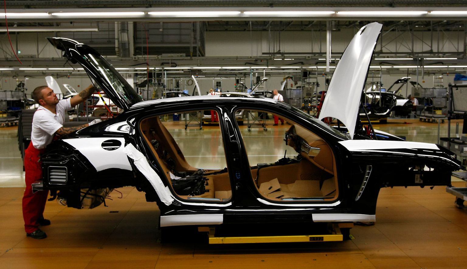Nachdem sich Porsche und VW über eine Verschmelzung geeinigt haben, ziehen die Wolfsburger Konzern-Lenker auch in die neue Porsche-Holding ein.